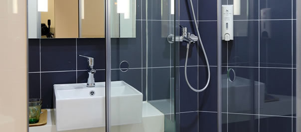 Vidriería Cedritos Bogotá. Venta, instalación de vidrios, espejos, ventanería, ventanas termoacústicas antirruido, marquetería aluminios, marquesinas, divisiones para baños.